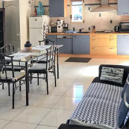 Lumineux A Avec Terrasse Et Vue Sur